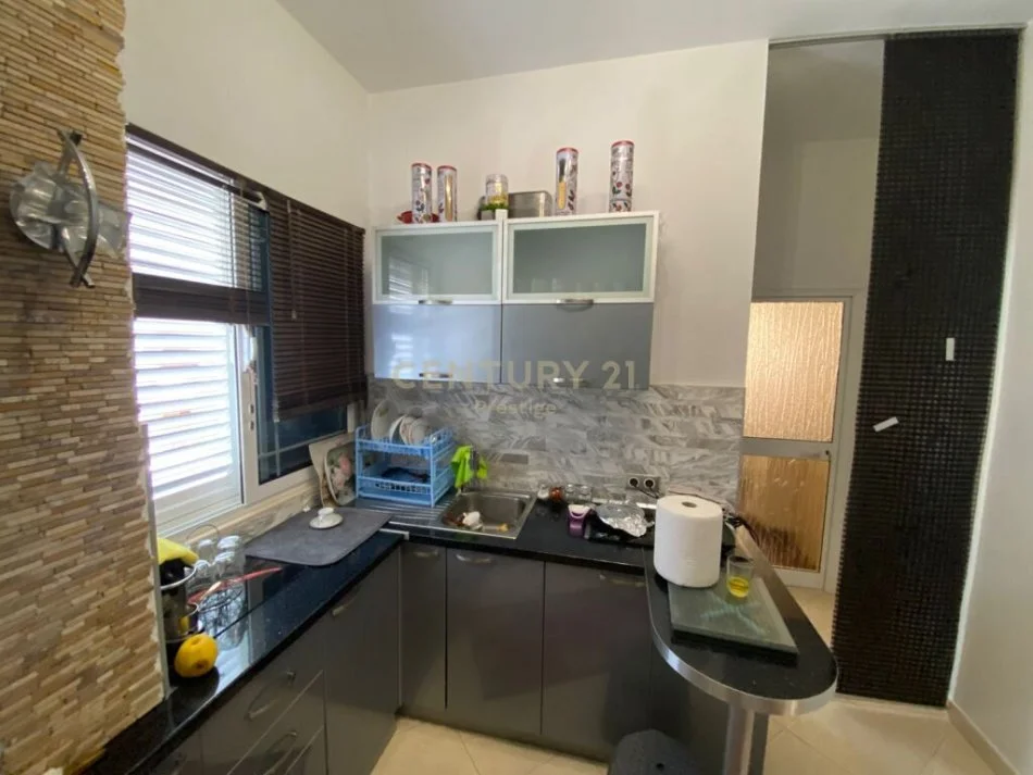 𝐓𝐢𝐫𝐚𝐧𝐞, 𝐬𝐡𝐢𝐭𝐞𝐭 𝐕𝐢𝐥𝐞 , 𝟐𝟕𝟒 𝐦² 𝟑𝟓𝟗.𝟎𝟎𝟎 € (𝐑𝐫𝐮𝐠𝐚 𝐆𝐣𝐨𝐧 𝐌𝐢𝐥𝐢, 𝐁𝐮𝐥𝐞𝐯𝐚𝐫𝐝𝐢 𝐢 𝐑𝐢)