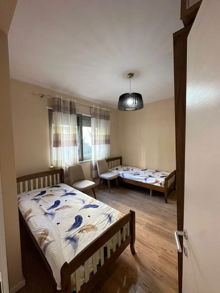 Tirane, jepet me qera apartament 2+1 Kati 2, 83 m² 650 € 