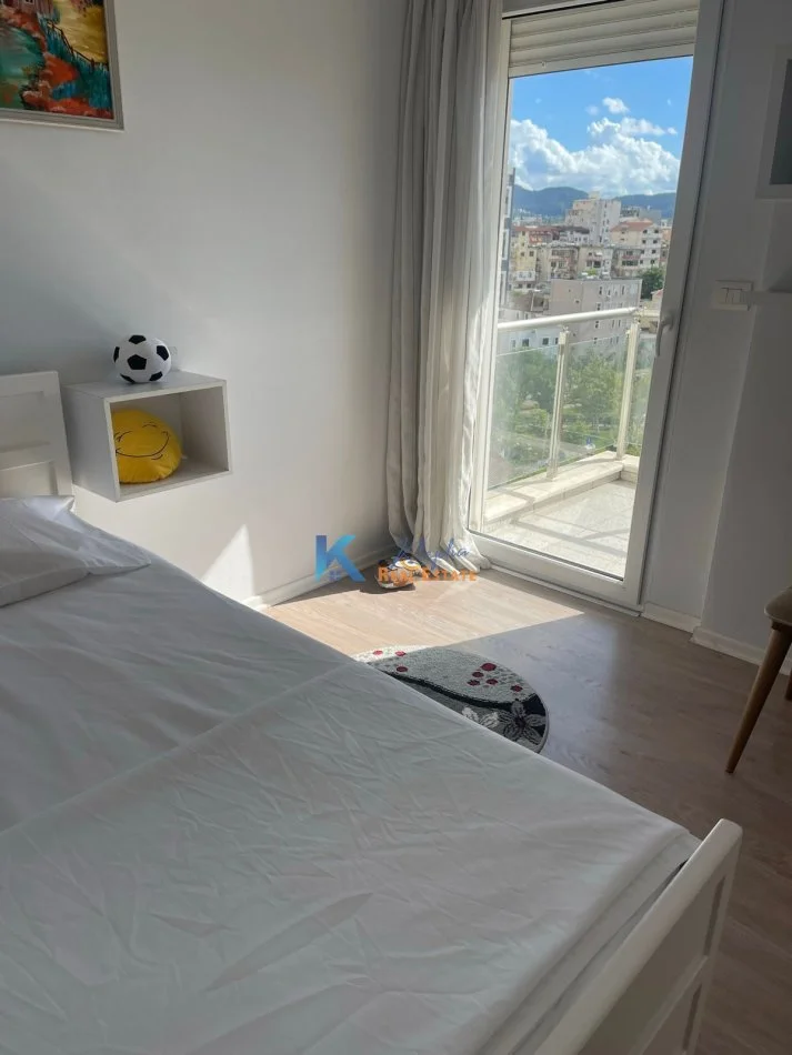 Tirane, jepet me qera apartament 2+1 Kati 6, 98 m² 650 € (Ali Dem, afer Fushes se Sportit)