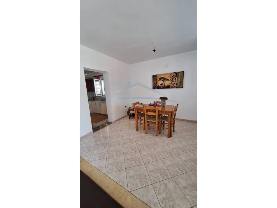 Shitet, Apartament 2+1, Skelë, Vlorë.  RV41489