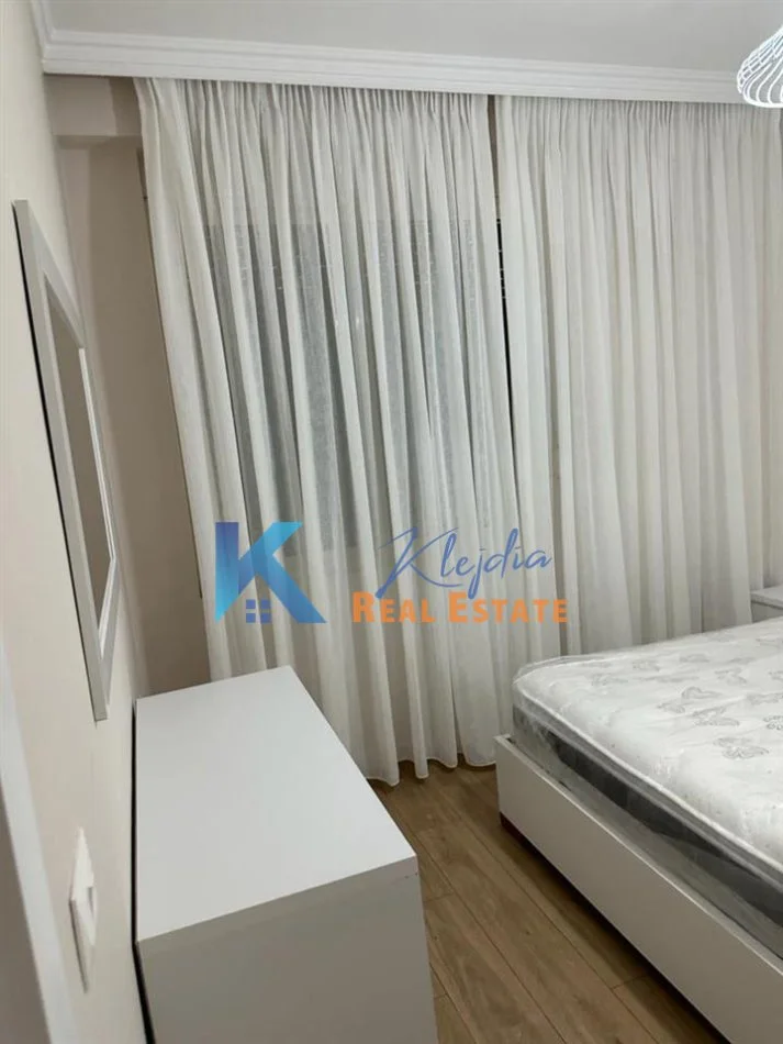 Tirane, jepet me qera apartament 1+1 Kati 2, 65 m² 500 € (Liqeni i Thate, afer Hotel Sokrati)
