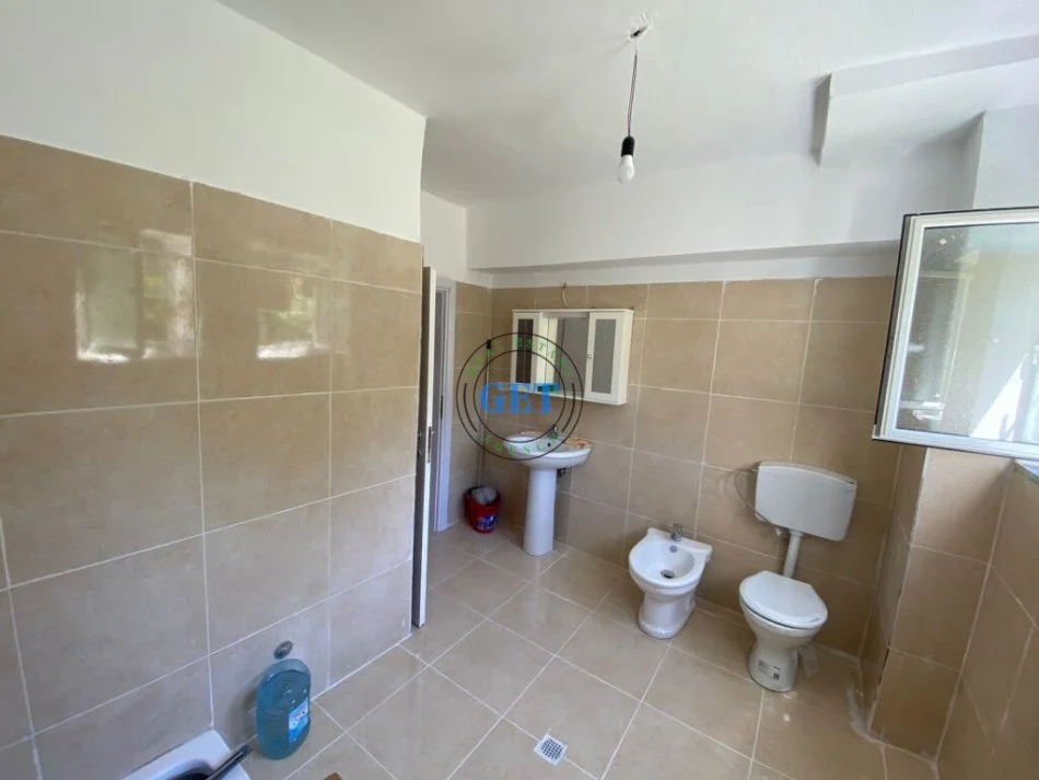 Durres, shitet apartament 1+1+Ballkon Kati 2, 100 m² 55.000 € (Cezma Ferres, Durres)