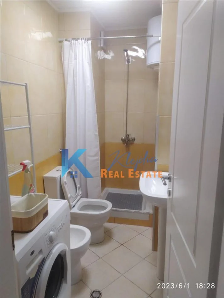 Tirane, jepet me qera apartament 1+1 Kati 4, 50 m² 550 € (Qender, te rruga e Bogdaneve)