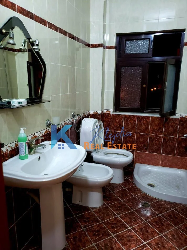 Tirane, jepet me qera apartament 2+1 Kati 4, 46 m² 490 € (Rruga e Kavajes, afer spitalit gjerman)