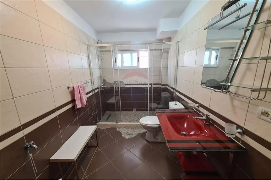 Tirane, jepet me qera apartament 2+1 Kati 2, 85 m² 500 € (Rruga Tafaj - Pazari i Ri)