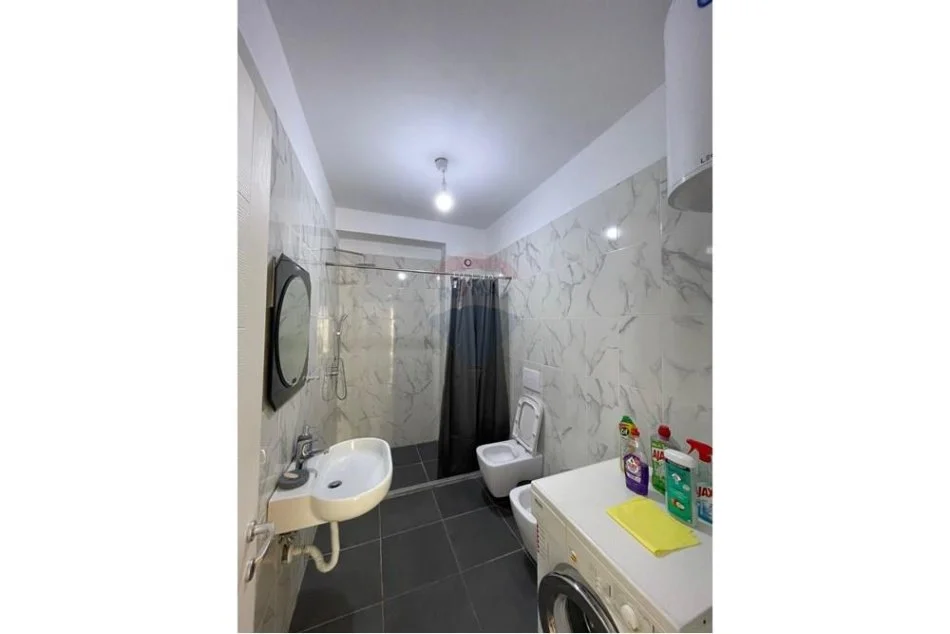 Tirane, jepet me qera apartament 2+1 Kati 3, 95 m² 450 € (Shkolla e Baletit - Tregu Elektrik)