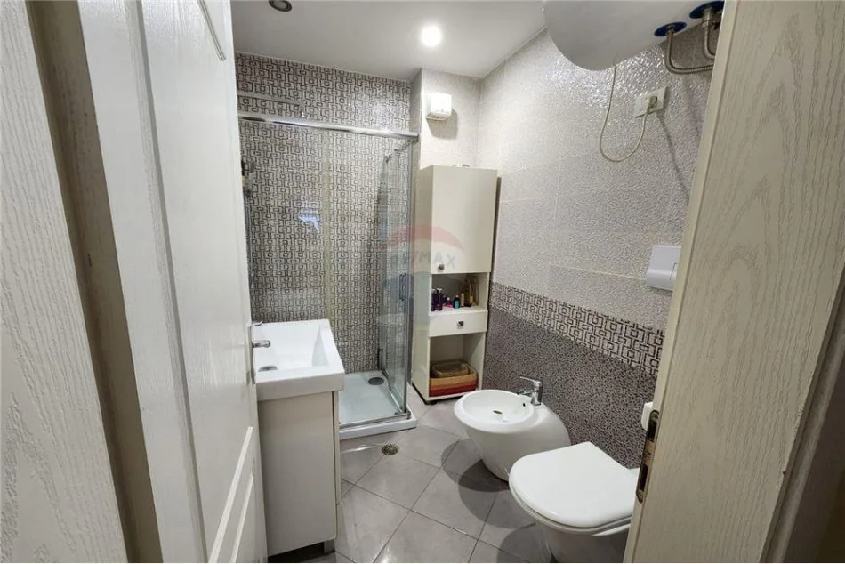 Tirane, jepet me qera apartament 1+1 Kati 5, 73 m² 550 € (Kapiten Mir Zoti - Liqeni i Thatë)
