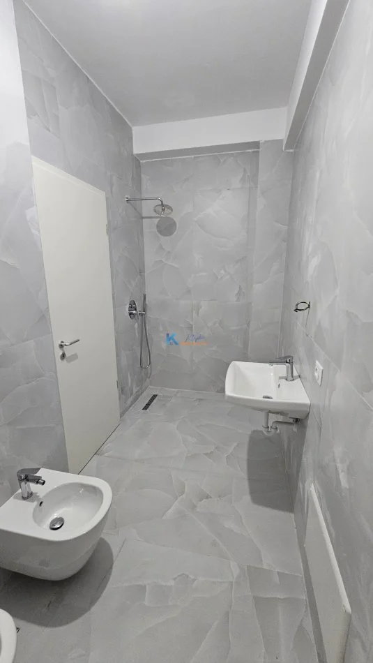Tirane, jepet me qera apartament 2+1 Kati 7, 93 m² (Ali Dem, te kompleksi Kaimi)