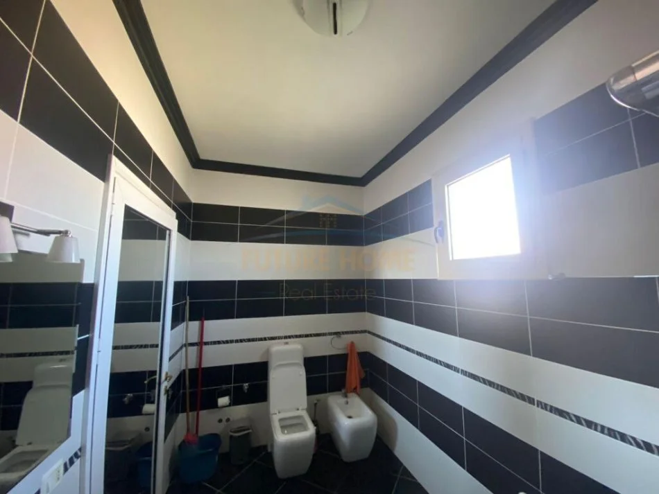 Vlore, shitet Vile 3 Katshe , 397 m² 300.000 € (Lagjia Kushtrimi) RV37000