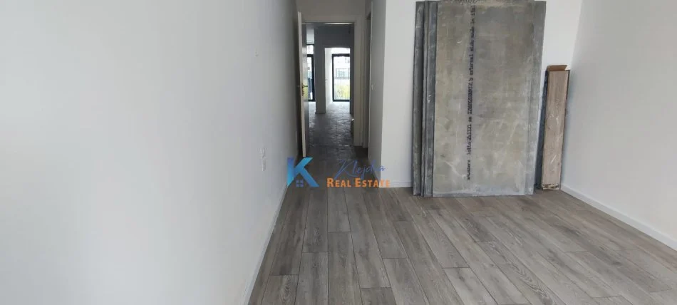 Tirane, jap me qera zyre Kati 1, 102 m² 1.300 € (Liqeni, Lake View Residence)