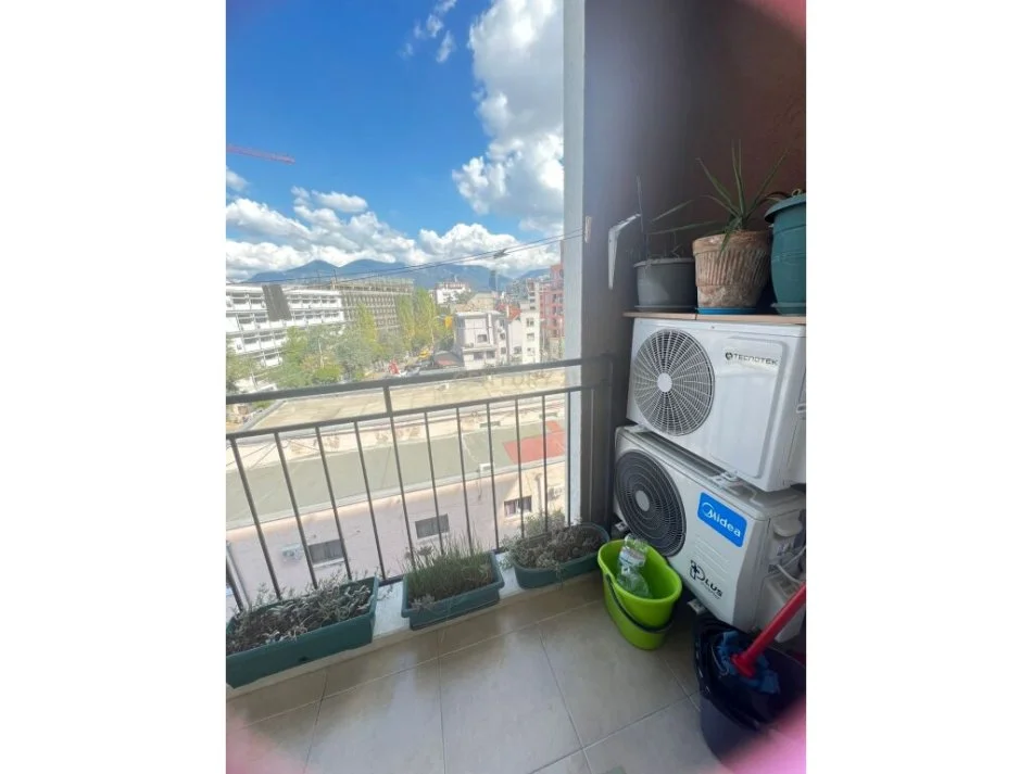 Tirane, jepet me qera apartament 2+1+Ballkon Kati 4, 79 m² 680 € (Adresa: 21 Dhjetori)