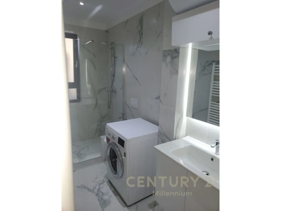 𝐓𝐢𝐫𝐚𝐧𝐞, 𝐣𝐞𝐩𝐞𝐭 𝐦𝐞 𝐪𝐞𝐫𝐚 𝐚𝐩𝐚𝐫𝐭𝐚𝐦𝐞𝐧𝐭 𝟐+𝟏 𝐊𝐚𝐭𝐢 𝟒, 𝟖𝟏 𝐦² 𝟖𝟎𝟎 € (𝐑𝐫.𝐀𝐝𝐞𝐦 𝐉𝐚𝐬𝐡𝐚𝐫𝐢, 𝐆𝐚𝐫𝐝𝐚)