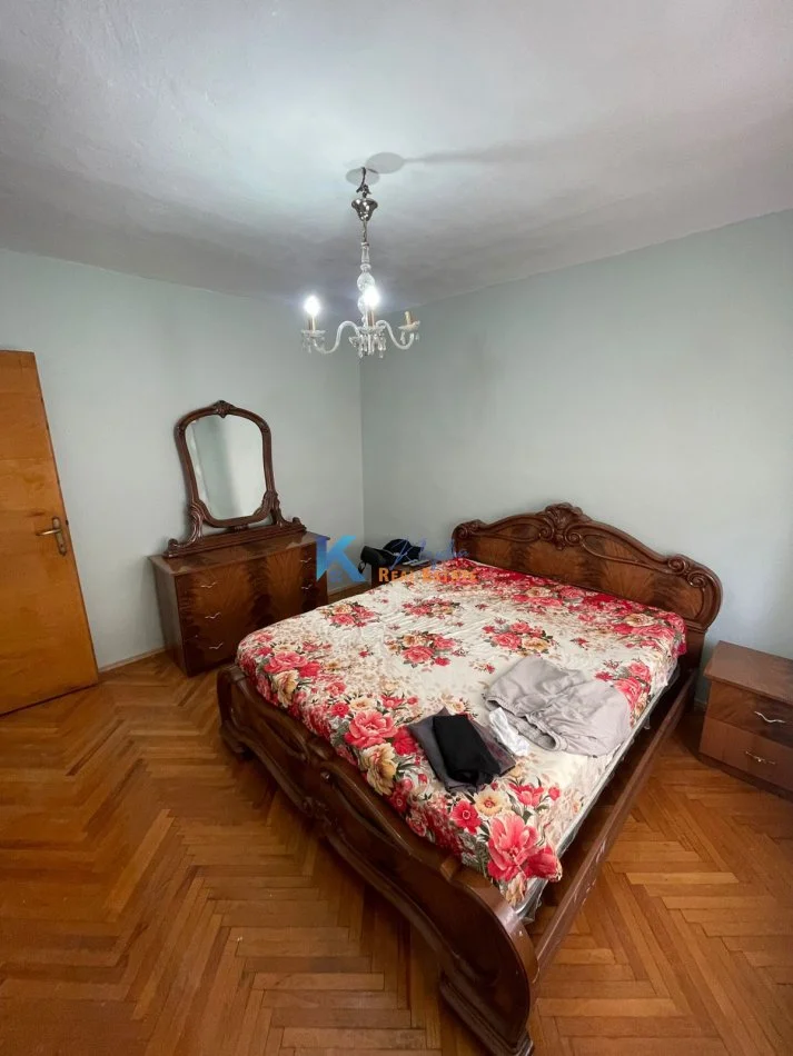 Tirane, jap me qera apartament 1+1 Kati 4, 64 m² 580 € (Myslym Shyr, afer Drejtorise se Policise)