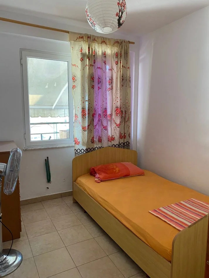Tirane, jepet me qera apartament 2+1 Kati 2, 550 € (kodra e diellit)