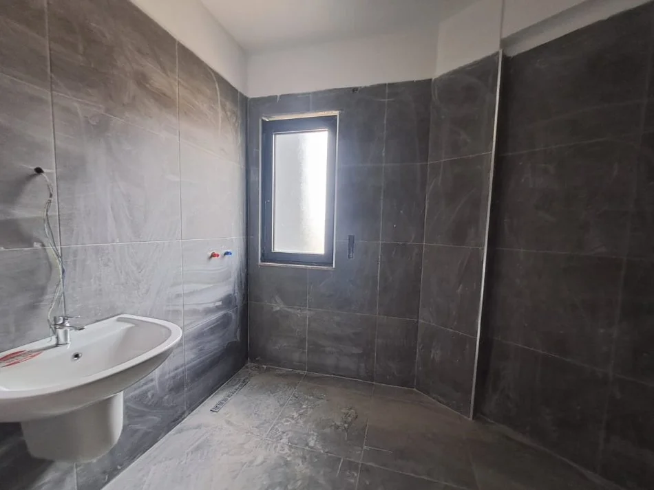 Tirane, shes apartament 2+1+Ballkon Kati 5, 128 m² 195.000 €