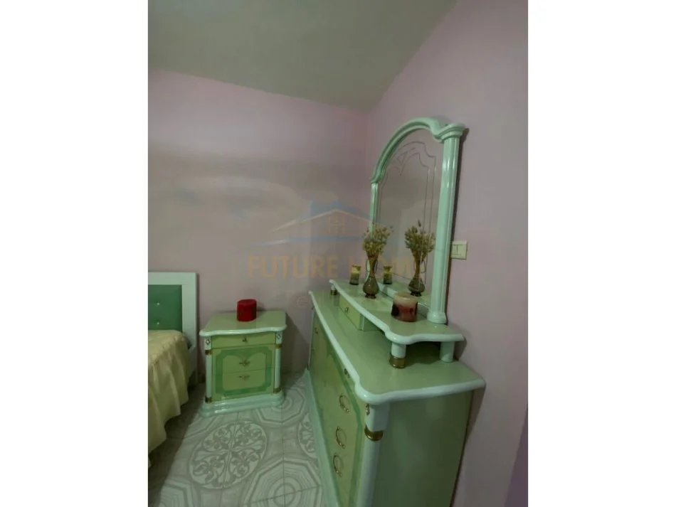 Vlore, jepet me qera apartament 2+1 Kati 3, 84 m² 300 € (Te Neranxi, afer Shkolles Industriale)