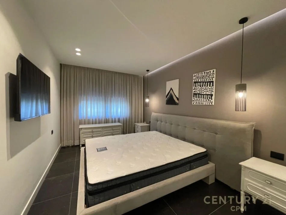 𝐓𝐢𝐫𝐚𝐧𝐞, 𝐣𝐞𝐩𝐞𝐭 𝐦𝐞 𝐪𝐞𝐫𝐚 𝐚𝐩𝐚𝐫𝐭𝐚𝐦𝐞𝐧𝐭 𝟐+𝟏 𝐊𝐚𝐭𝐢 𝟏, 𝟗𝟖 𝐦² 𝟖𝟎𝟎 € (𝐓𝐎𝐖𝐄 𝐁𝐑𝐈𝐃𝐆𝐄 𝟑, 𝐒𝐩𝐢𝐭𝐚𝐥𝐢 𝐐𝐒𝐔𝐓 (𝐍ë𝐧ë 𝐓𝐞𝐫𝐞𝐳𝐚))