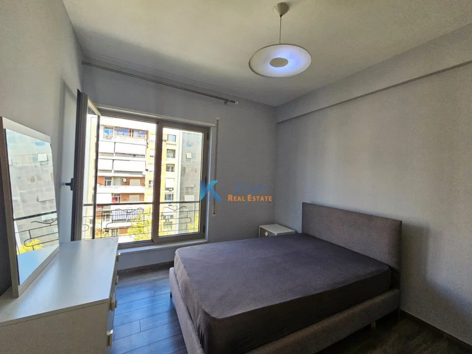Tirane, jap me qera apartament 3+1+Ballkon Kati 7, 130 m² 1.000 € (Kompleksi Delijorgji)