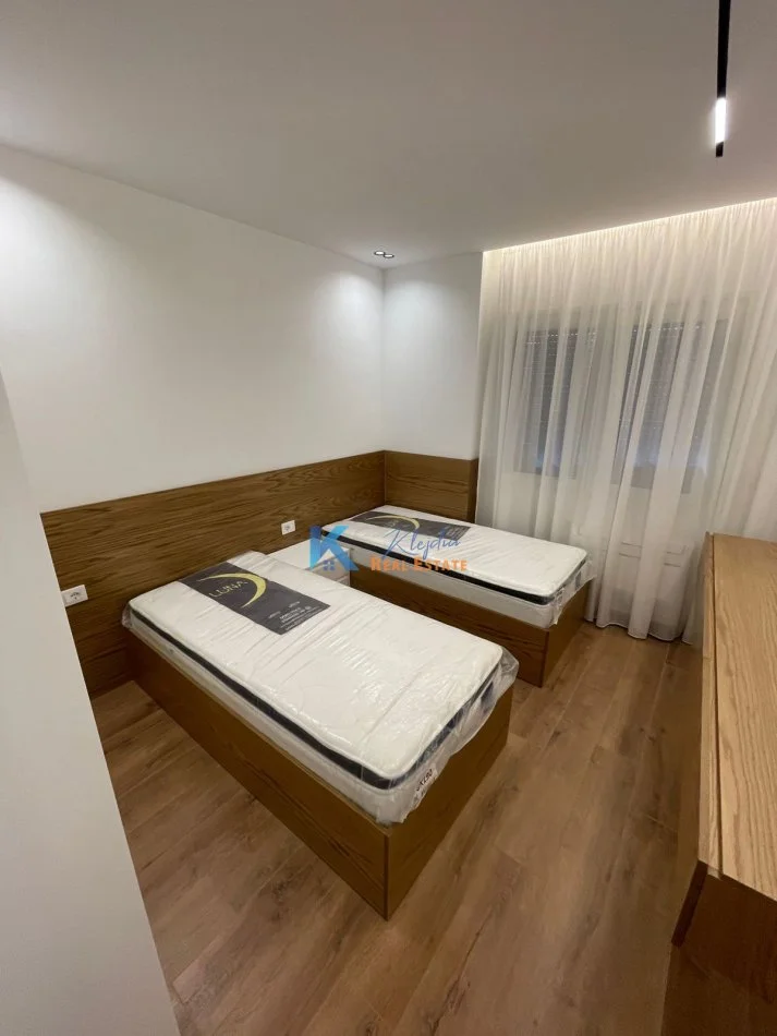 Tirane, jap me qera apartament 2+1+Ballkon Kati 6, 112 m² 1.300 € (Kodra e Diellit)