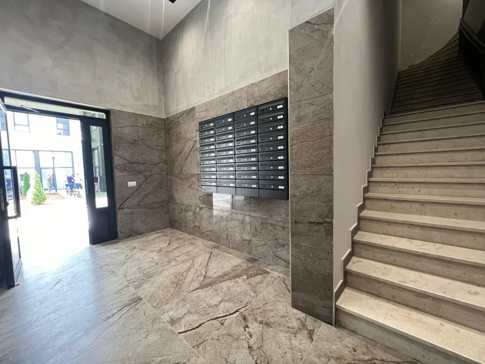 Tirane, jepet me qera apartament 1+1 Kati 2, 100 m² 500 € 