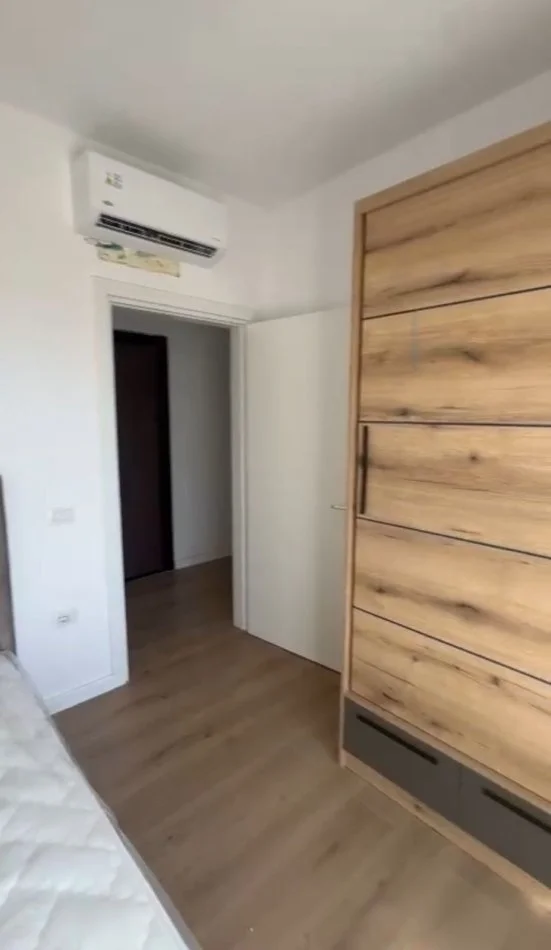 Tirane, jepet me qera apartament 3+1+Ballkon Kati 9, 101 m² 650 € (beniamin kruta)