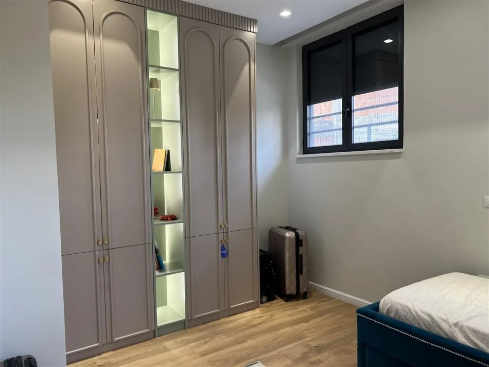 Tirane, jap me qera apartament 3+1+Ballkon Kati 0, 175 m² 950 € (Rrethrrotullimi i Selites)