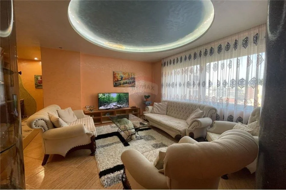 Tirane, jepet me qera apartament 1+1 Kati 9, 58 m² 700 € (Rruga e Kosovarve)