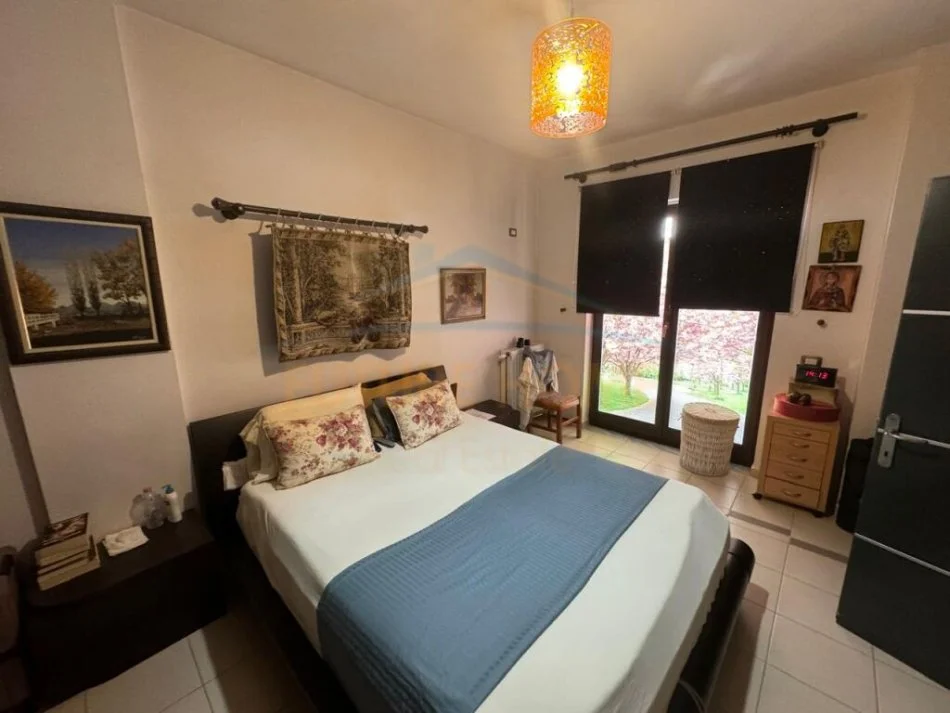 Korce, shitet apartament 2+1+Ballkon Kati 2, 118 m² 112.000 € (Lagjia 2, Korçë)