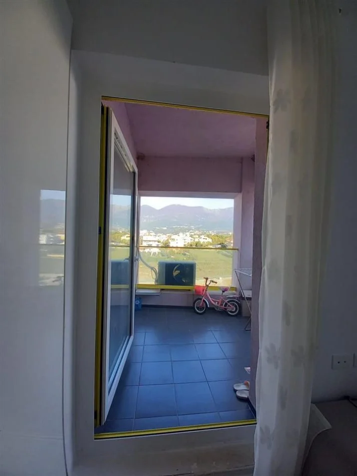 Tirane, jepet me qera apartament 2+1+Ballkon Kati 5, 90 m² 500 € (Ali Demi)