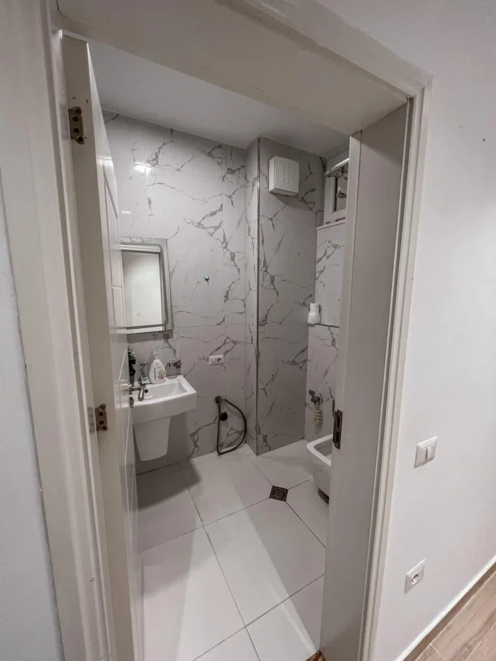 Tirane, jepet me qera apartament 1+1+Ballkon Kati 3, 72 m² 600 € (Rruga 5 Maji)