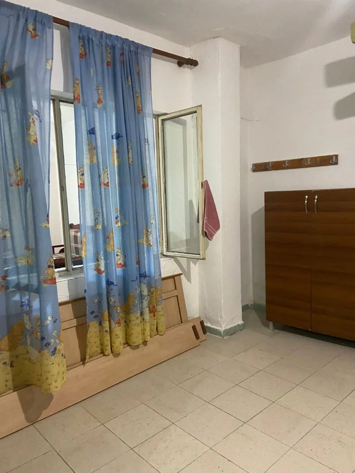 Vlore, jepet me qera apartament 1+1 Kati 0, 55 m² 150 € (te shkolla Xhyeri, Vlorë) RV46485