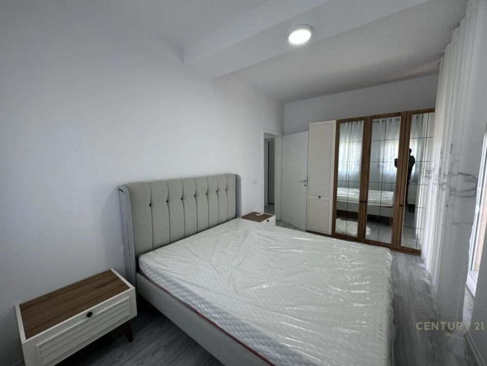 Tirane, jepet me qera apartament 3+1 , 1.200 €