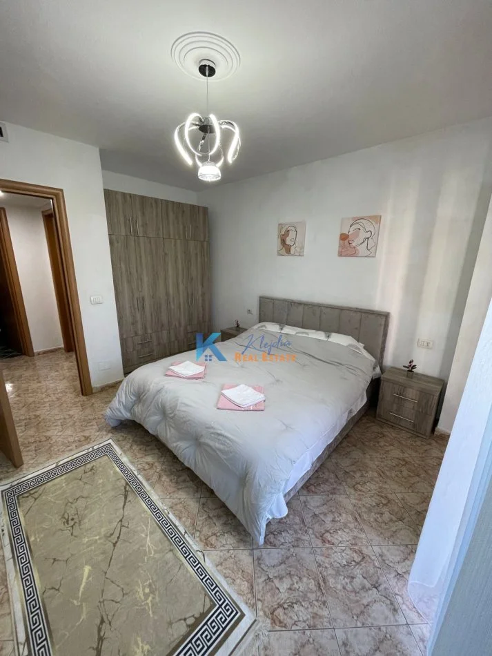 Tirane, jap me qera apartament 2+1+Ballkon Kati 9, 94 m² (Stacioni i Trenit)