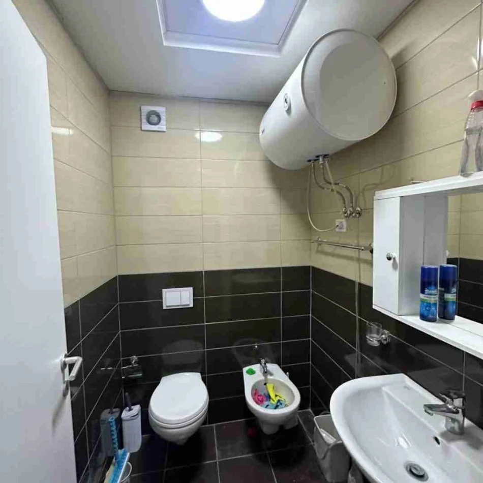 Tirane, jepet me qera apartament 2+1+Ballkon Kati 5, 105 m² 750 € (DON BOSKO)