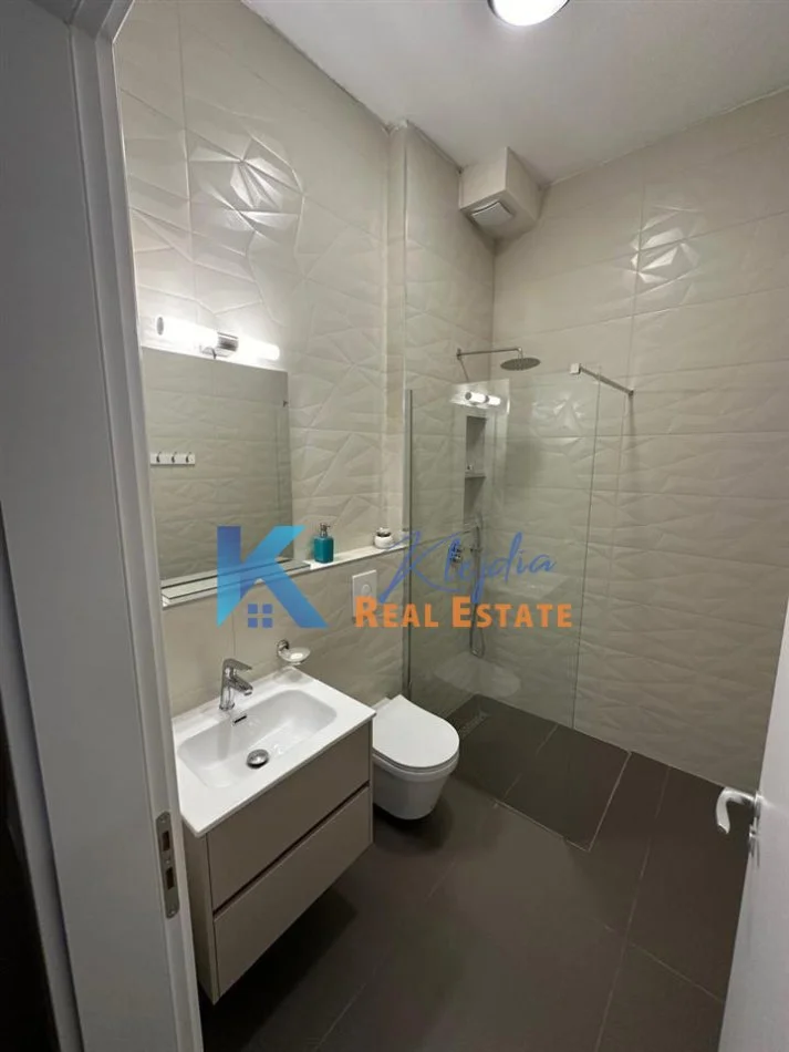 Tirane, jap me qera apartament 2+1+Ballkon Kati 8, 110 m² 70.000 leke (Pazari i Ri)