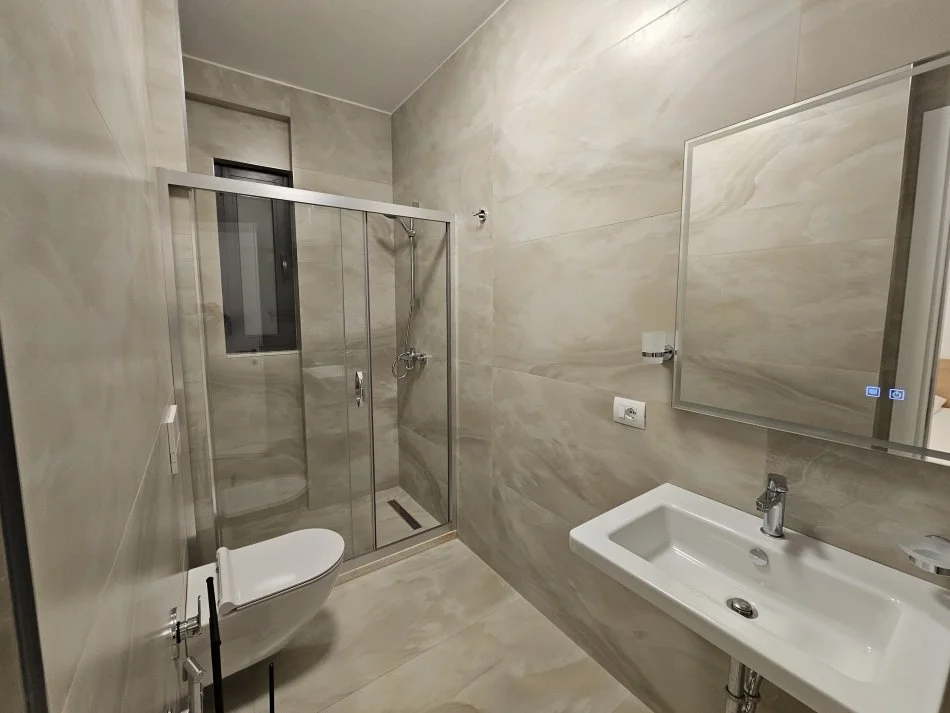 Tirane, shitet apartament 2+1 Kati 5, 110 m² (Rruga Xhanfize Keko, Porcelani, perballe UET)