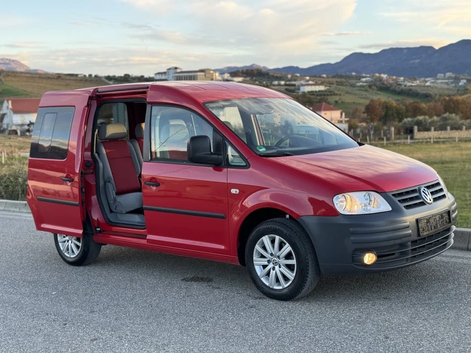Tirane, shes Caddy 1.9 Naftë Manual Nafte, e kuqe manuale Klima 210.000 km 6.300 €