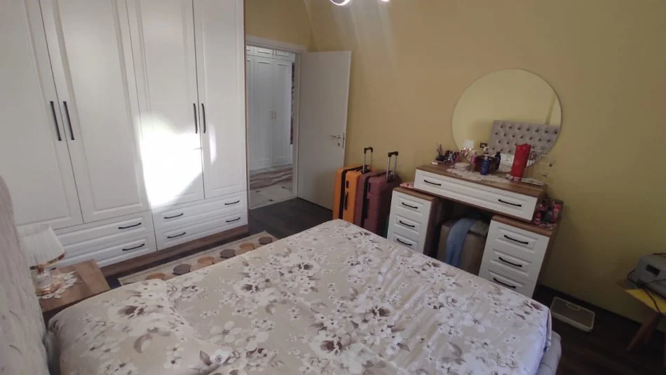 Tirane, jepet me qera apartament 1+1 Kati 5, 70 m² 500 € (Porcelan, prane UET)