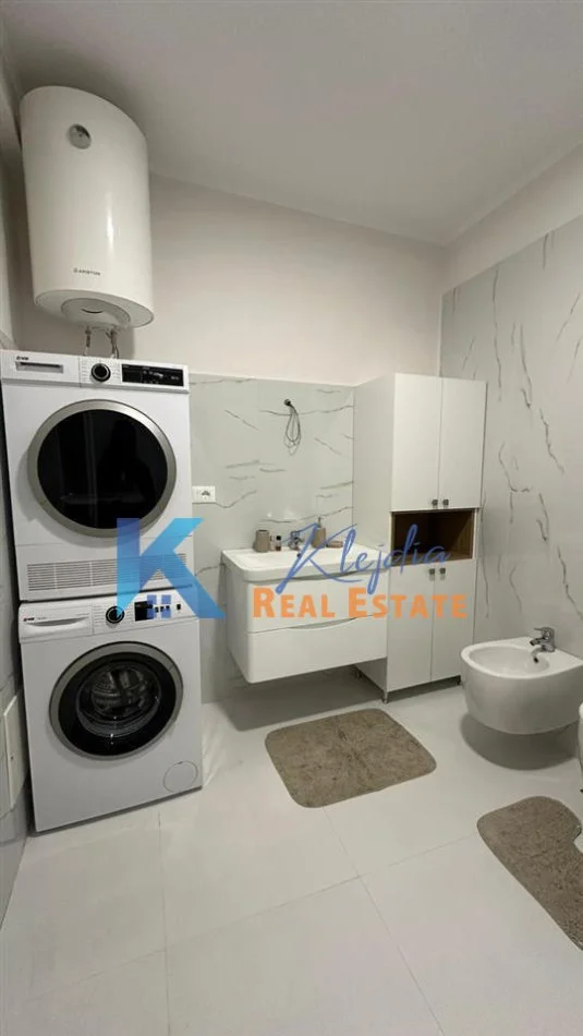 Tirane, jap me qera apartament 1+1+Ballkon Kati 5, 75 m² 750 € (afer Shkolles se Baletit)