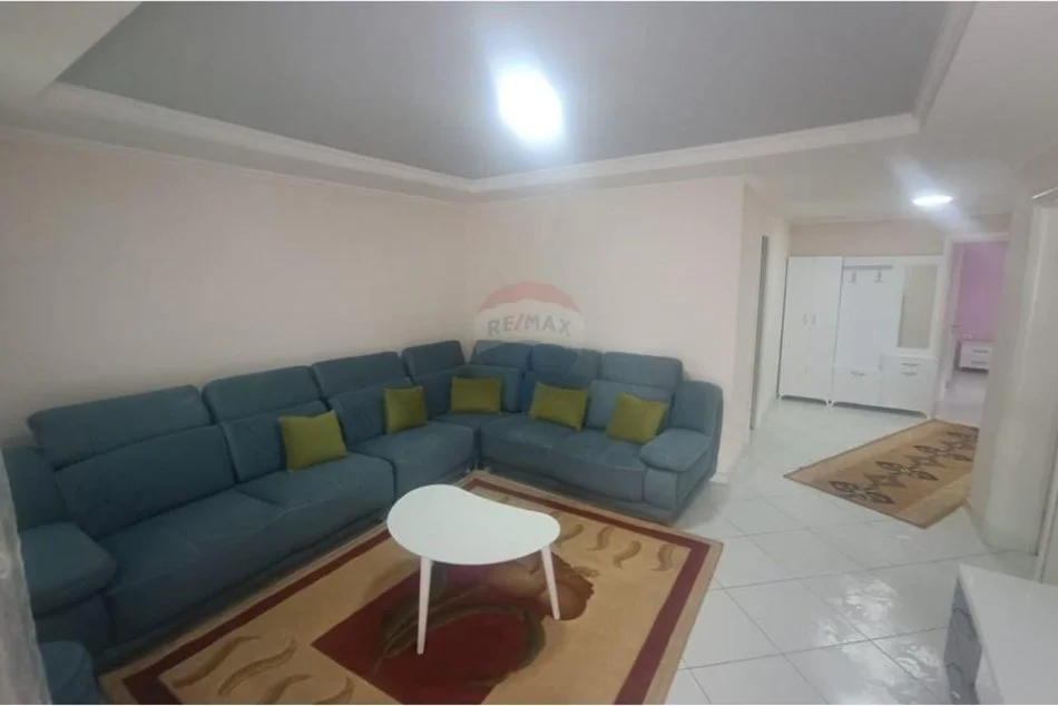 Tirane, jepet me qera apartament 2+1+Ballkon Kati 3, 120 m² 650 € (Dombosko)