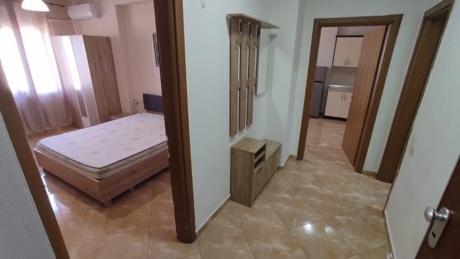 Tirane, jepet me qera apartament 1+1+Ballkon Kati 7, 70 m² 390 € (Shkolla e Baletit, prane Tregut Elektrik)