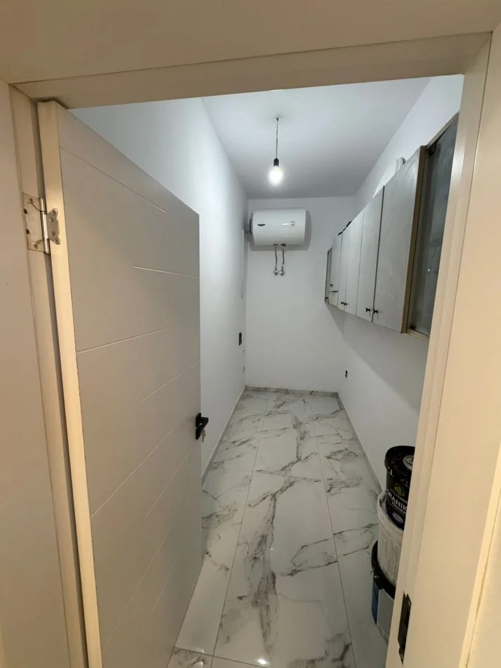 Vlore, shitet shtepi 2+1 Kati 0, 142 m² 200.000 € (ne hyrje te Vlores, transballkanike, afer karburant Kastrati) RV47451