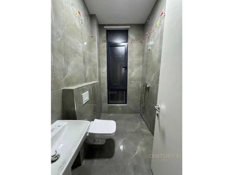 Tirane, jepet me qera 2+1 Kati 2, 92 m² 600 € (Apartament Modern në Ish-Sheshin Shqiponja ne zonen e Laprakes)