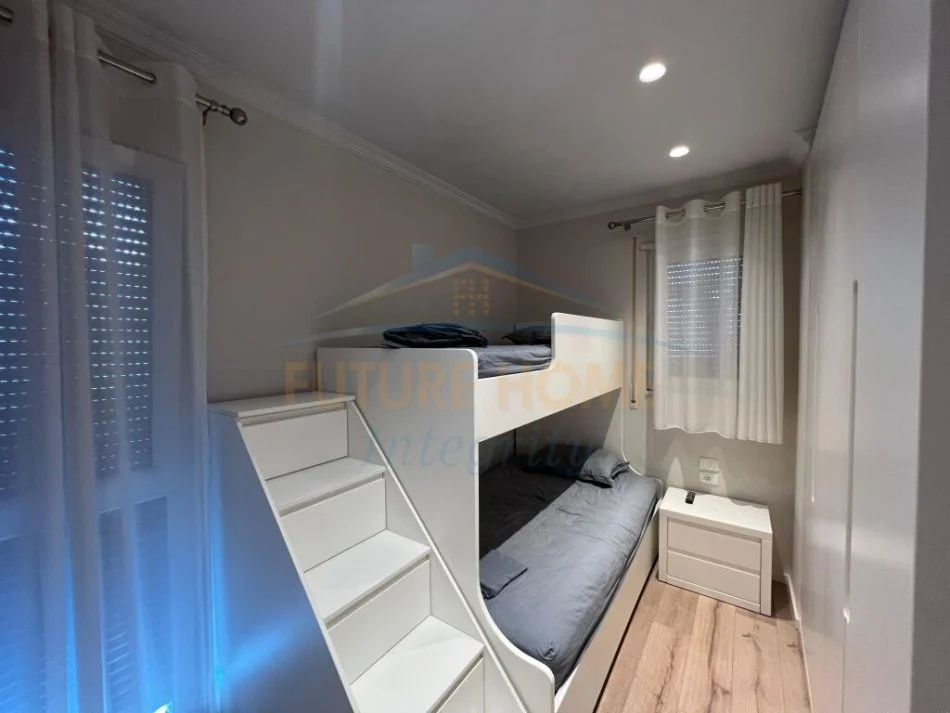 Gjiri Lalezit | Hamallaj, jepet me qera Vile 3+1+Aneks+Ballkon Kati 0, 500 m² 3.200 € (gjiri i lalezit)