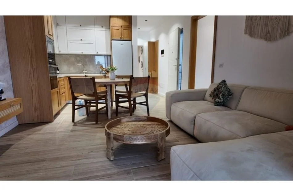 Gjiri Lalezit | Hamallaj, shitet apartament 2+1 Kati 1, 80 m² 230.000 € (San Pietro Lalz)