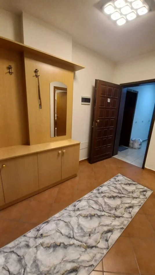 Tirane, jepet me qera apartament 1+1+Ballkon Kati 8, 76 m² (Rruga Perlat Rexhepi)