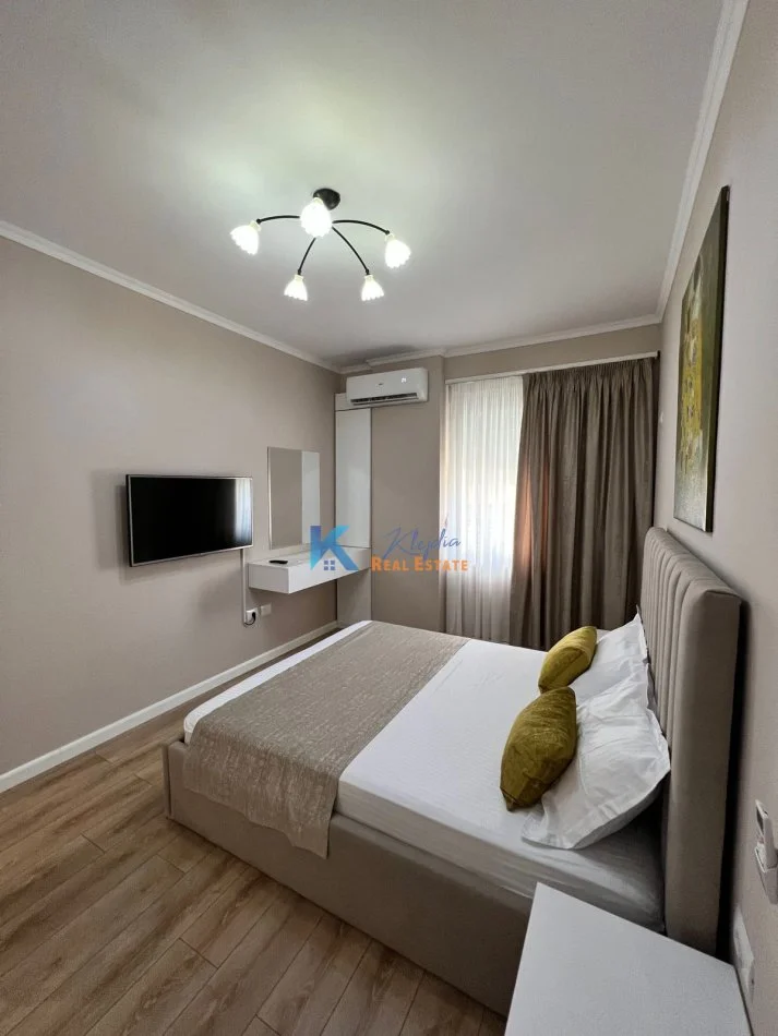 Tirane, jap me qera apartament 1+1+Ballkon , 71 m² 900 € (Komuna e Parisit, Kompleksi Kika 2)