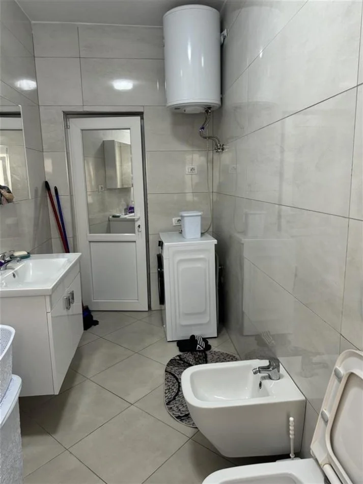 Tirane, jap me qera apartament 2+1+Ballkon Kati 1, 85 m² 600 € (Don Bosko)