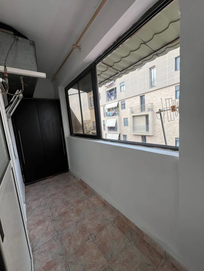 Tirane, shitet apartament 1+1+Ballkon Kati 4, 54 m² 90.000 € (Porcelan, pas UET)