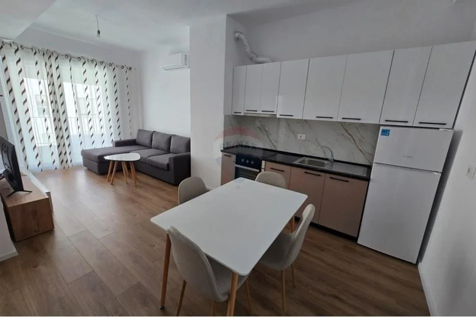 Tirane, jepet me qera apartament 1+1 Kati 5, 65 m² 400 € (Ali Demi)